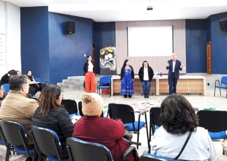PREFEITURA DE DOURADOS OFERECE FORMAÇÃO CONTINUADA PARA ASSISTENTES DE BIBLIOTECA