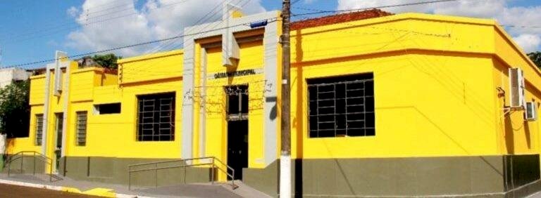 A FARRA DAS DIÁRIAS: DOIS ASSESSORES DA CÂMARA DE BELA VISTA CUSTARAM MAIS DE R$ 100 MIL EM VIAGENS E CURSOS SOB SUSPEITA