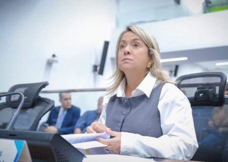 LIA NOGUEIRA DEFENDE REPOSIÇÃO URGENTE DE SERVIDORES E REFORÇA COMPROMISSO COM A EDUCAÇÃO EM DOURADOS