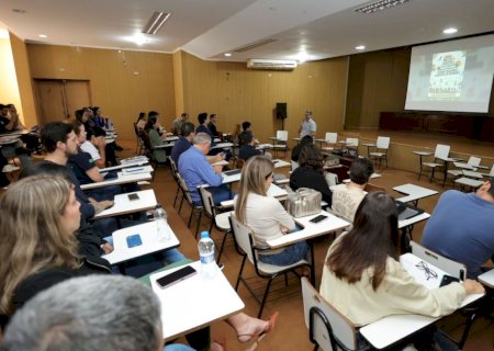 PREFEITURA PROMOVE MESA REDONDA COM SERVIDORES PARA DEBATER MEIO AMBIENTE