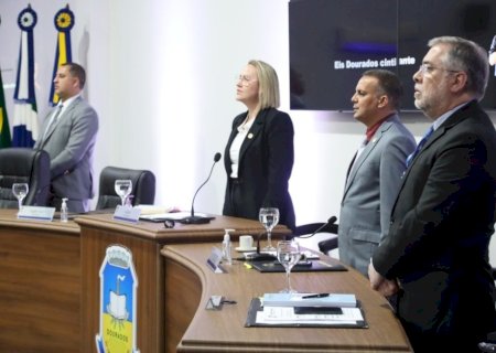 CÂMARA DE DOURADOS ARQUIVA DENÚNCIAS DE HOMOFOBIA, VIOLÊNCIA DE GÊNERO E FARRA DAS DIÁRIAS EM VOTAÇÃO RELÂMPAGO