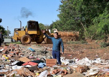 PREFEITO PEDE CONSCIENTIZAÇÃO PARA EVITAR DESCARTE DE LIXO EM ÁREAS DE PRESERVAÇÃO