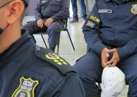 CAMPO GRANDE LANÇA MODA 'FARDA DE FACHADA' PARA GUARDAS MUNICIPAIS