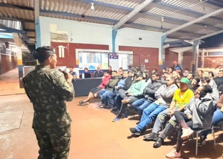 PREFEITURA LEVA PROJETO “EJA EM MOVIMENTO” PARA ALUNOS DA ESCOLA ARMANDO CAMPOS BELO