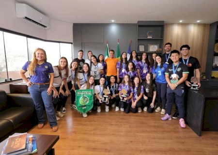 PREFEITO RECEBE ATLETAS QUE REPRESENTARÃO DOURADOS E O MS EM COMPETIÇÕES NACIONAIS