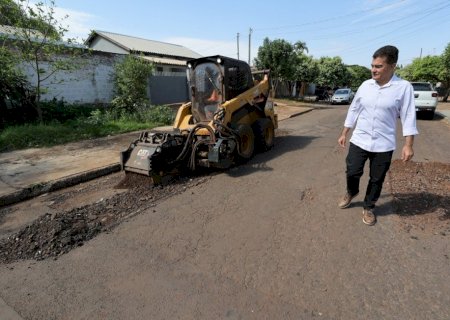 PREFEITURA AVANÇA COM RECUPERAÇÃO DE ASFALTO DETERIORADO NO JARDIM MARINGÁ