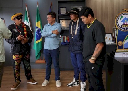 PREFEITO MARÇAL FILHO RECEBE GRUPO INDÍGENA DE RAP BRÔ MC’S E REFORÇA COMPROMISSO COM A CULTURA