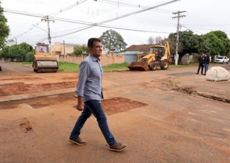 PREFEITURA INICIA RECUPERAÇÃO DE RUAS NO TERRA ROXA APÓS CHUVAS AMPLIAREM BURACOS
